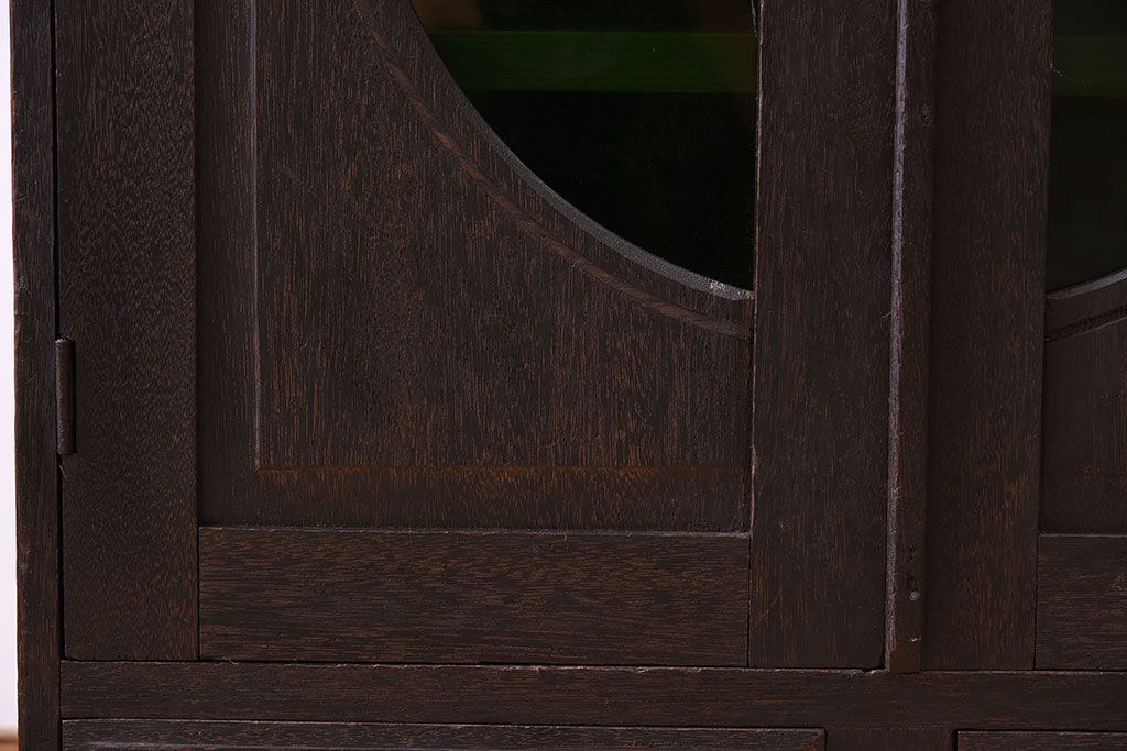 アンティーク家具　人気の色ガラス入り!小振りな古い木製のアンティーク本箱