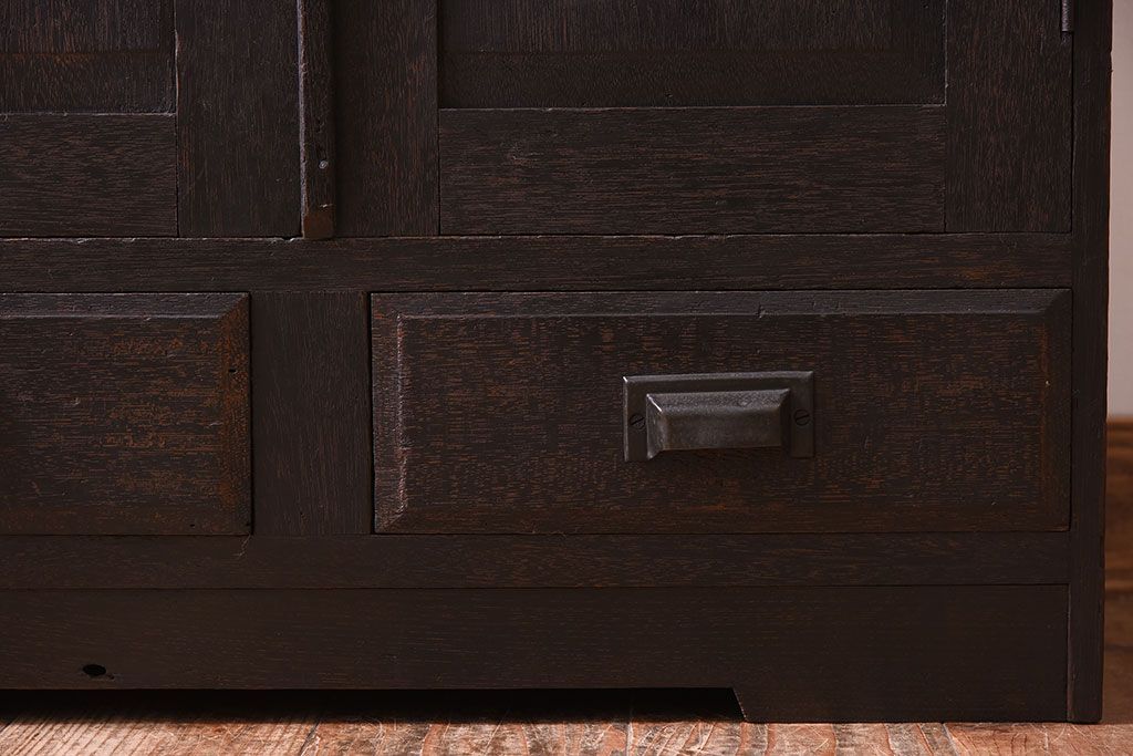 アンティーク家具　人気の色ガラス入り!小振りな古い木製のアンティーク本箱