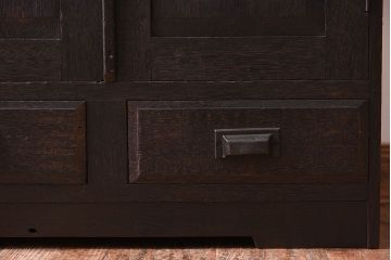 アンティーク家具　人気の色ガラス入り!小振りな古い木製のアンティーク本箱