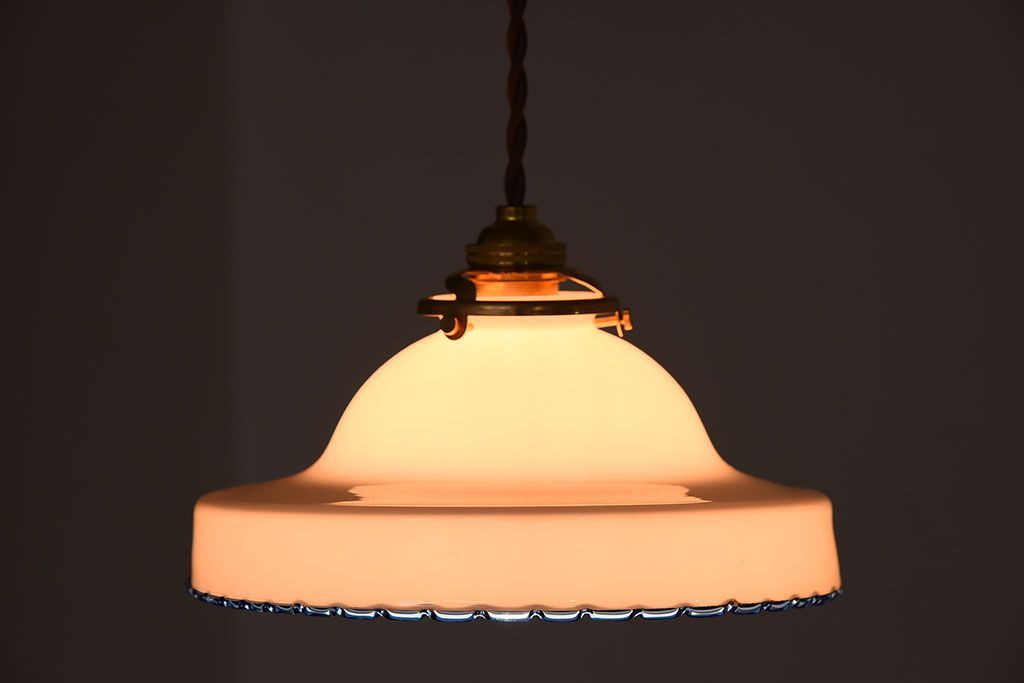 被せガラスが美しい和製アンティークの天井照明(ガラスシェード)