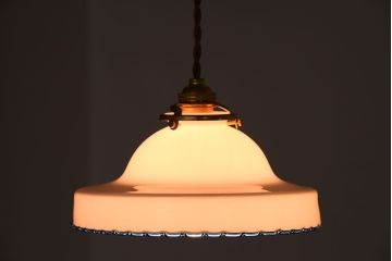 被せガラスが美しい和製アンティークの天井照明(ガラスシェード)