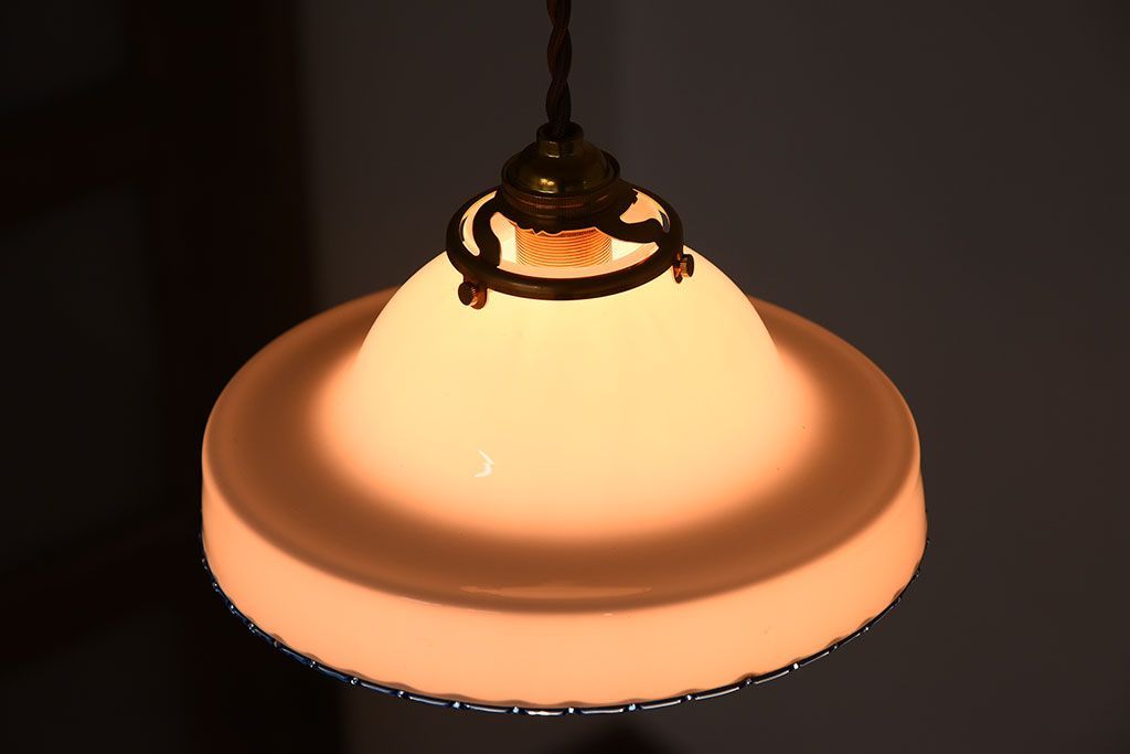 被せガラスが美しい和製アンティークの天井照明(ガラスシェード)