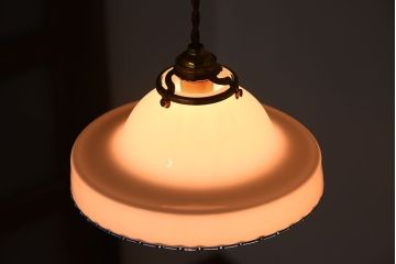 被せガラスが美しい和製アンティークの天井照明(ガラスシェード)