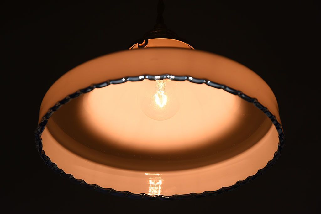 被せガラスが美しい和製アンティークの天井照明(ガラスシェード)