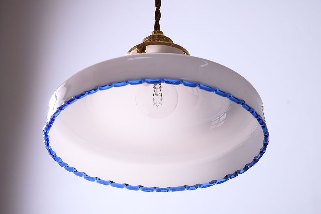 被せガラスが美しい和製アンティークの天井照明(ガラスシェード)