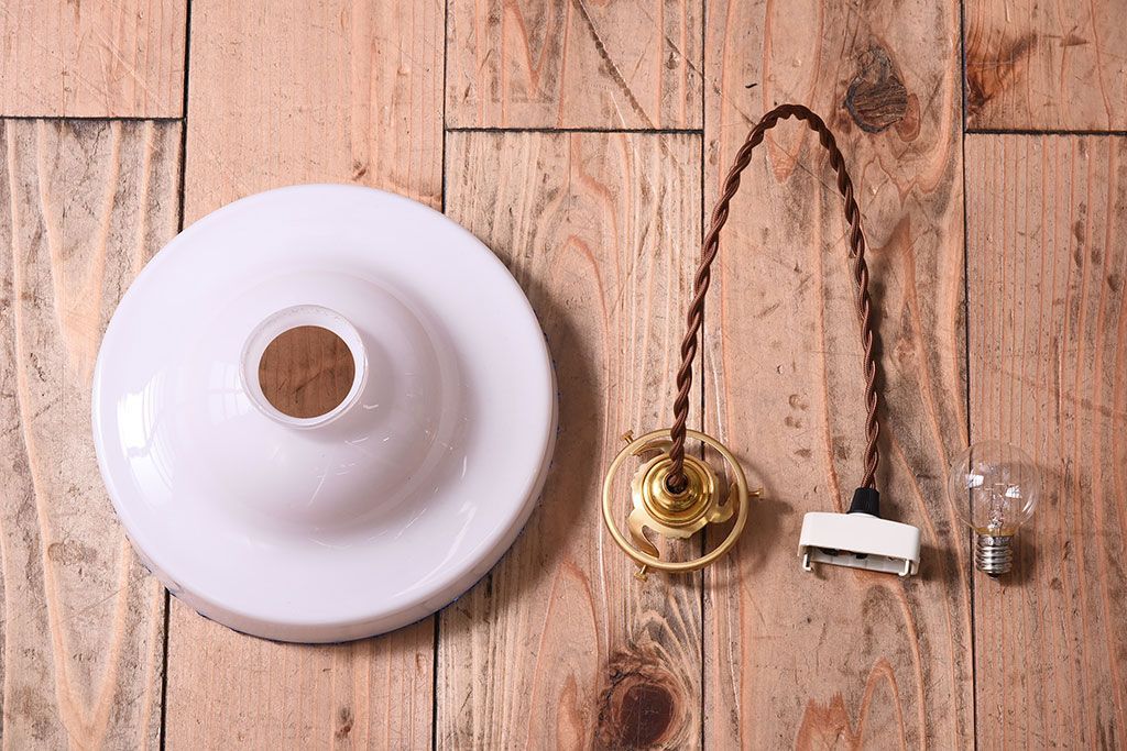 被せガラスが美しい和製アンティークの天井照明(ガラスシェード)