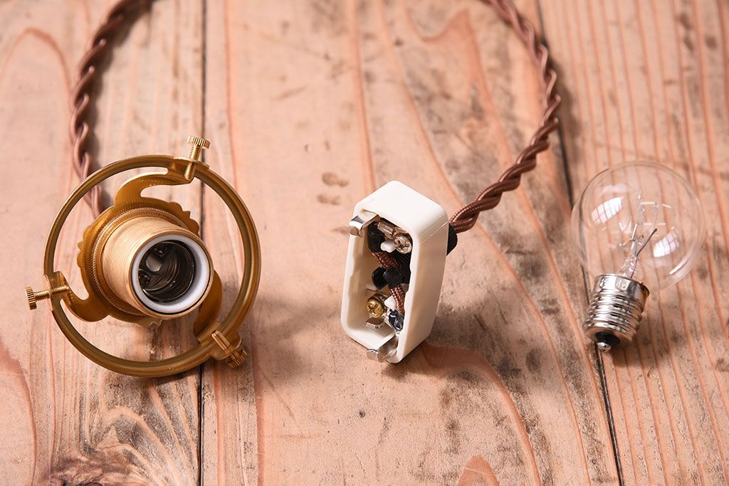 被せガラスが美しい和製アンティークの天井照明(ガラスシェード)