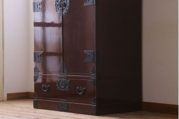 中古　岩谷堂箪笥　南部鉄器金具　木地呂塗り　上質な洋服箪笥(観音箪笥)(定価約98万円)