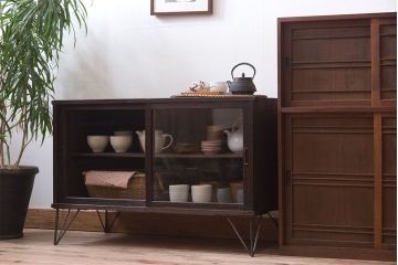 レトロ家具　昭和レトロ　鉄脚付き!アンティークローボード(2)
