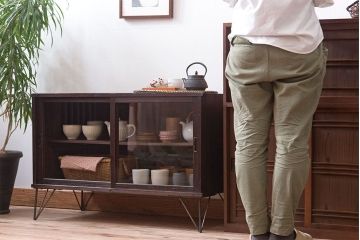 レトロ家具　昭和レトロ　鉄脚付き!アンティークローボード(2)