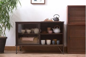 レトロ家具　昭和レトロ　鉄脚付き!アンティークローボード(2)