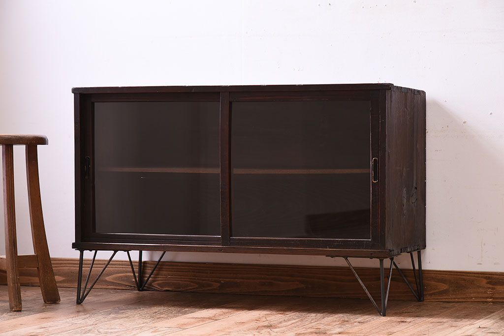 レトロ家具　昭和レトロ　鉄脚付き!アンティークローボード(2)