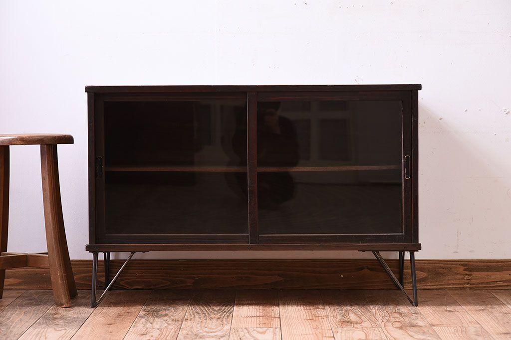 レトロ家具　昭和レトロ　鉄脚付き!アンティークローボード(2)