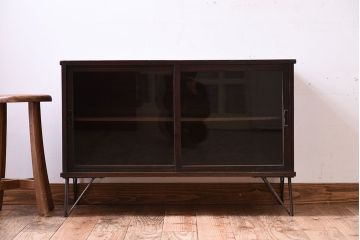 レトロ家具　昭和レトロ　鉄脚付き!アンティークローボード(2)