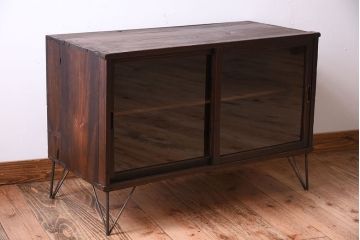 レトロ家具　昭和レトロ　鉄脚付き!アンティークローボード(2)