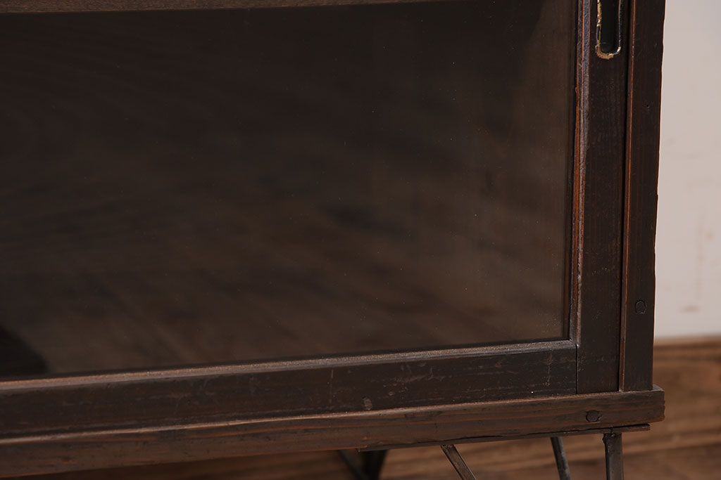 レトロ家具　昭和レトロ　鉄脚付き!アンティークローボード(2)