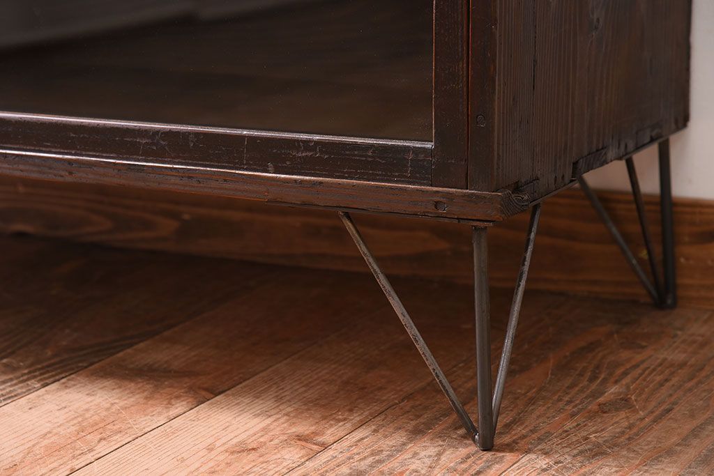 レトロ家具　昭和レトロ　鉄脚付き!アンティークローボード(2)