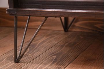 レトロ家具　昭和レトロ　鉄脚付き!アンティークローボード(2)