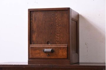 レトロ家具　扉付き!古いナラ材製の昭和レトロなアンティーク小引き出し(2)