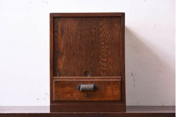 レトロ家具　扉付き!古いナラ材製の昭和レトロなアンティーク小引き出し(2)