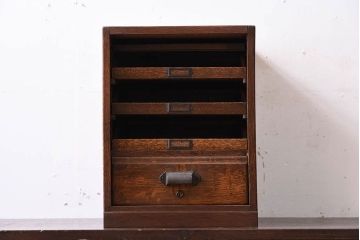 レトロ家具　扉付き!古いナラ材製の昭和レトロなアンティーク小引き出し(2)