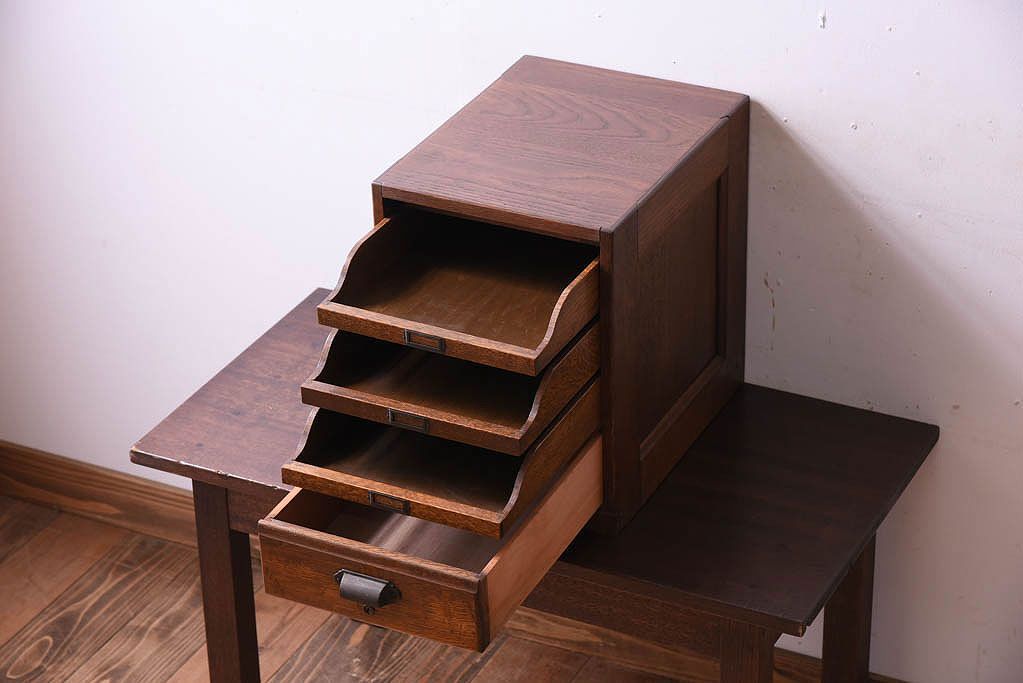 レトロ家具　扉付き!古いナラ材製の昭和レトロなアンティーク小引き出し(2)