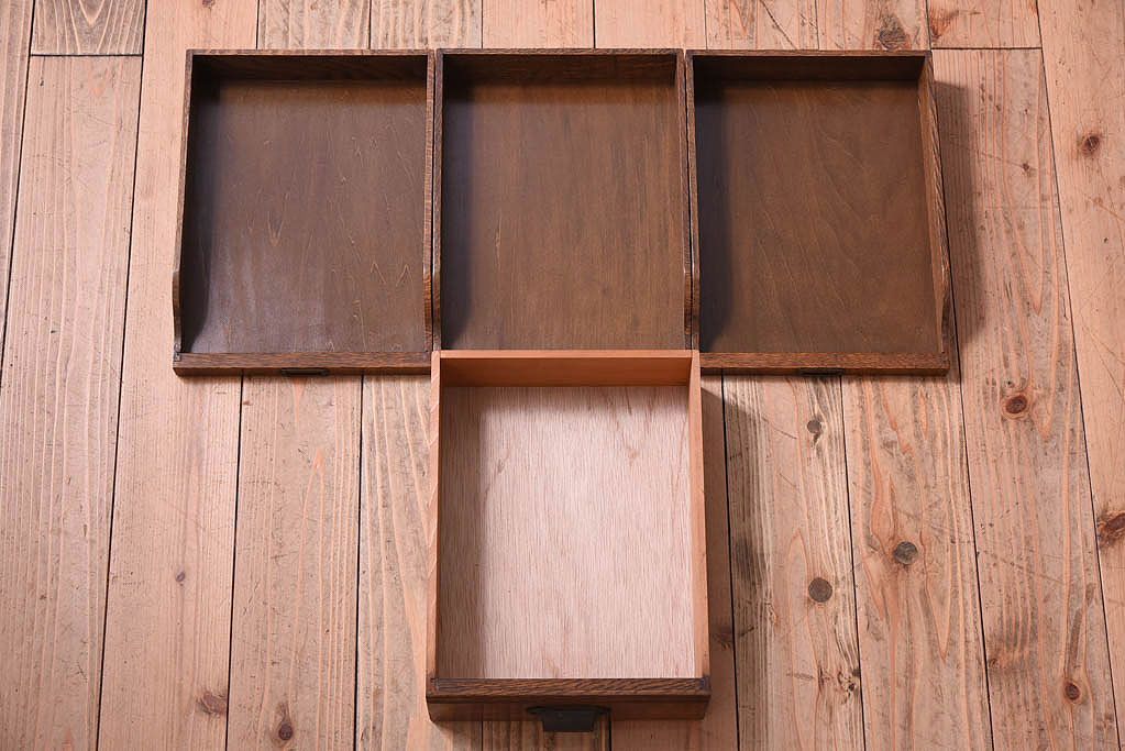 レトロ家具　扉付き!古いナラ材製の昭和レトロなアンティーク小引き出し(2)