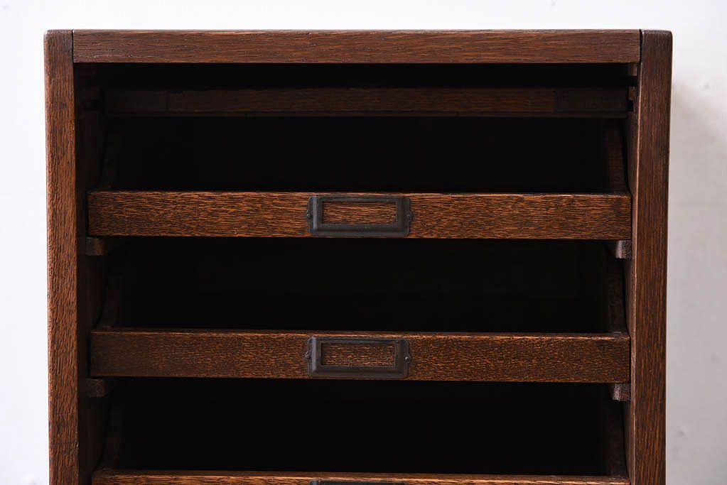 レトロ家具　扉付き!古いナラ材製の昭和レトロなアンティーク小引き出し(2)