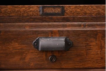 レトロ家具　扉付き!古いナラ材製の昭和レトロなアンティーク小引き出し(2)