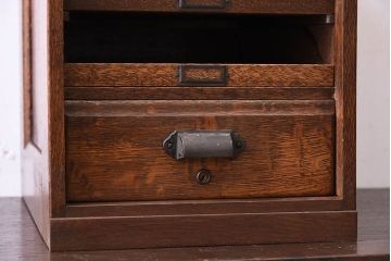 レトロ家具　扉付き!古いナラ材製の昭和レトロなアンティーク小引き出し(2)