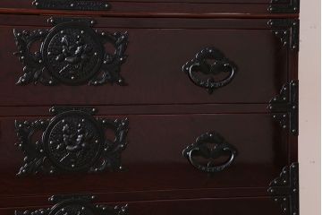 中古　岩谷堂箪笥　手打ち金具　木地呂塗り　上質な重ね衣装箪笥(定価約210万円)