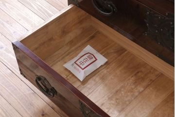 中古　岩谷堂箪笥　手打ち金具　木地呂塗り　上質な重ね衣装箪笥(定価約210万円)