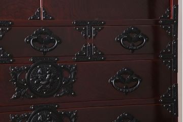 中古　岩谷堂箪笥　手打ち金具　木地呂塗り　上質な重ね衣装箪笥(定価約210万円)