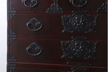 中古　岩谷堂箪笥　手打ち金具　木地呂塗り　上質な重ね衣装箪笥(定価約210万円)