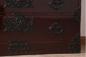 中古　岩谷堂箪笥　手打ち金具　木地呂塗り　上質な重ね衣装箪笥(定価約210万円)