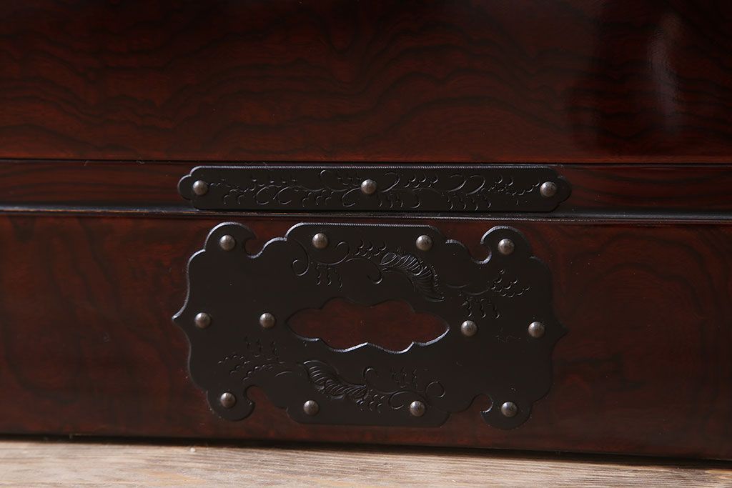 中古　岩谷堂箪笥　手打ち金具　木地呂塗り　上質な重ね衣装箪笥(定価約210万円)