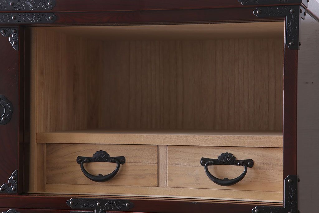 中古　岩谷堂箪笥　手打ち金具　木地呂塗り　上質な重ね衣装箪笥(定価約210万円)