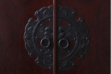中古　岩谷堂箪笥　手打ち金具　木地呂塗り　上質な洋服箪笥(観音箪笥)(定価128万円)