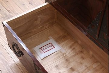 中古　岩谷堂箪笥　手打ち金具　木地呂塗り　上質な洋服箪笥(観音箪笥)(定価128万円)