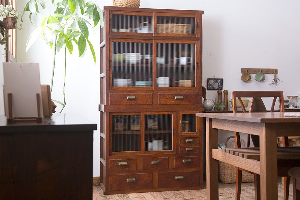 アンティーク家具　和製アンティーク　前面欅材!モールガラス引き戸の重ね食器棚(収納棚)