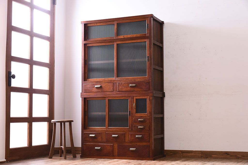 アンティーク家具　和製アンティーク　前面欅材!モールガラス引き戸の重ね食器棚(収納棚)