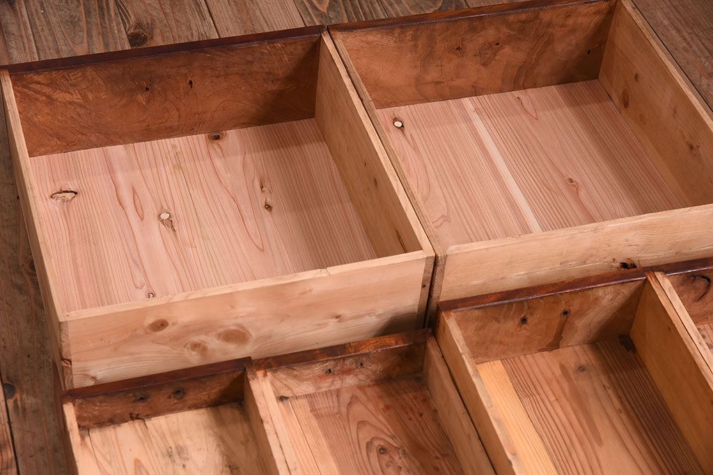 アンティーク家具　和製アンティーク　前面欅材!モールガラス引き戸の重ね食器棚(収納棚)