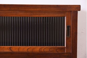 アンティーク家具　和製アンティーク　前面欅材!モールガラス引き戸の重ね食器棚(収納棚)