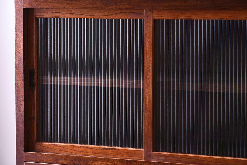 アンティーク家具　和製アンティーク　前面欅材!モールガラス引き戸の重ね食器棚(収納棚)