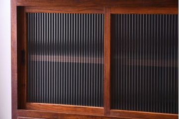 アンティーク家具　和製アンティーク　前面欅材!モールガラス引き戸の重ね食器棚(収納棚)