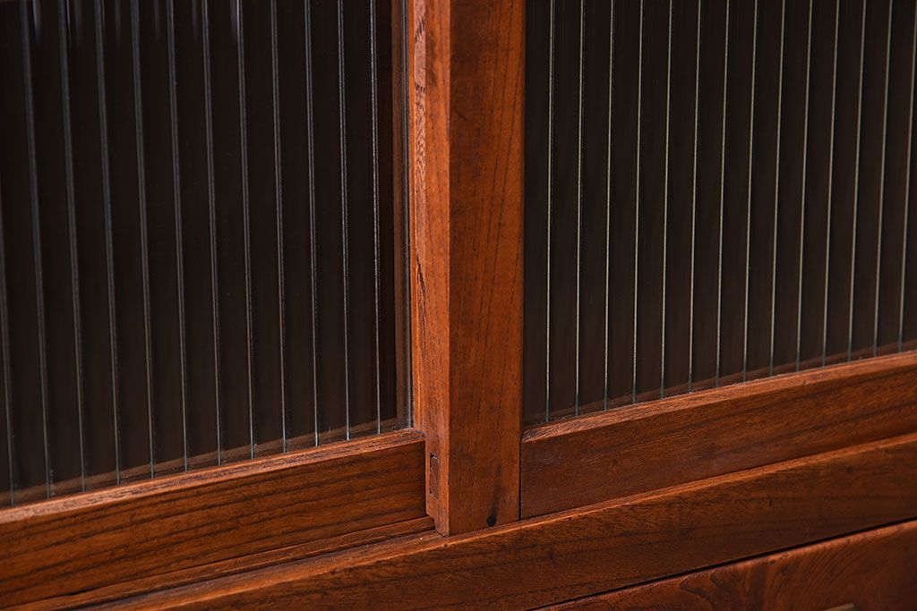 アンティーク家具　和製アンティーク　前面欅材!モールガラス引き戸の重ね食器棚(収納棚)