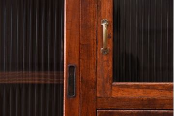 アンティーク家具　和製アンティーク　前面欅材!モールガラス引き戸の重ね食器棚(収納棚)