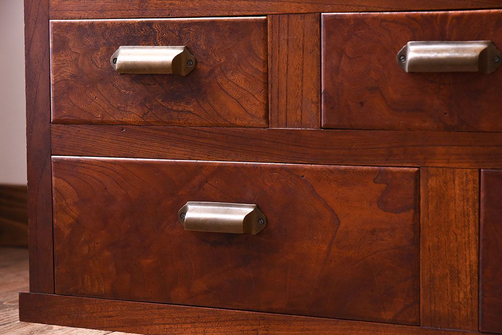 アンティーク家具　和製アンティーク　前面欅材!モールガラス引き戸の重ね食器棚(収納棚)