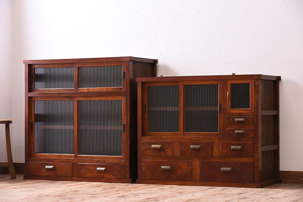 アンティーク家具　和製アンティーク　前面欅材!モールガラス引き戸の重ね食器棚(収納棚)