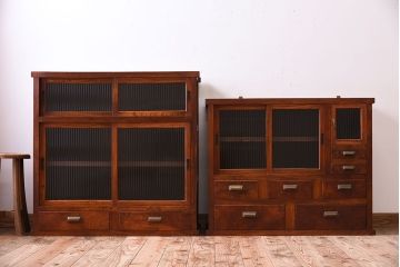 アンティーク家具　和製アンティーク　前面欅材!モールガラス引き戸の重ね食器棚(収納棚)